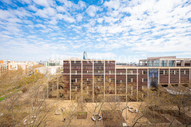 Formidable-luminoso-atico-duplex-con-5-habitaci...