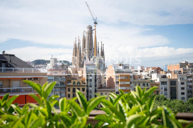 Fantastico-atico-con-terraza-vistas-a-La-Sagrad...