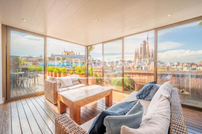 Fantastico-atico-con-terraza-vistas-a-La-Sagrad...