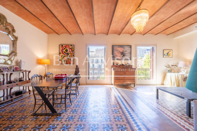 majestuoso-piso-reformado-con-elementos-origina...