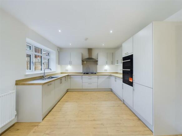 KITCHEN/LIVING DINER