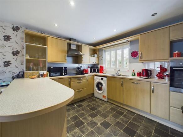 OPEN PLAN KITCHEN/ LOUNGE/ DINER