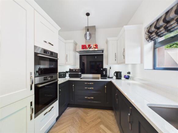 KITCHEN/ DINER