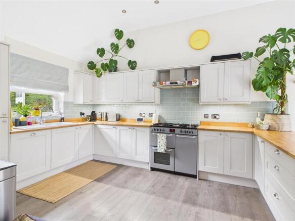 KITCHEN/ LIVING/ DINER