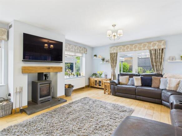 Lounge/Dining Room