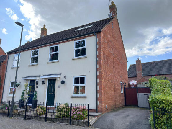 4 Bedroom Semi Detached House for Sale