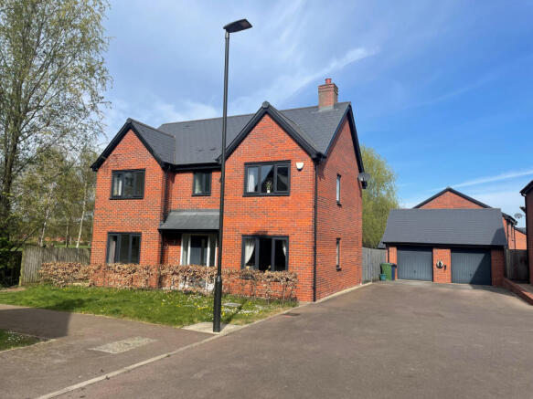 4 Bedroom Detached House for Sale