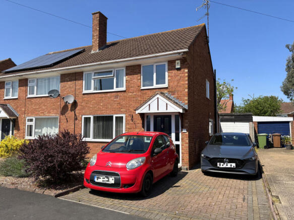 3 Bedroom Semi Detached for Rent