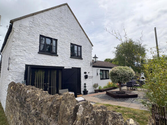 2 Bedroom Detached House for Sale
