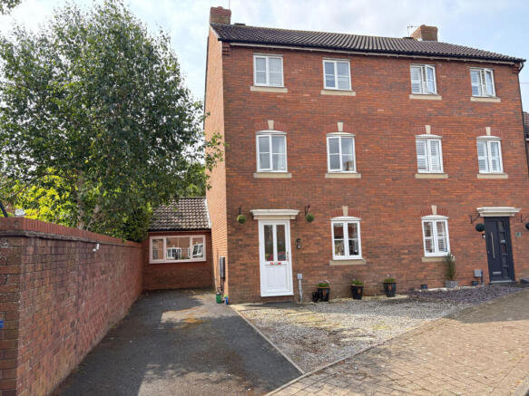 4 Bedroom Town House for Sale