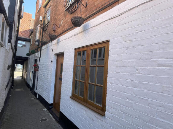 1 Bedroom Cottage for Rent