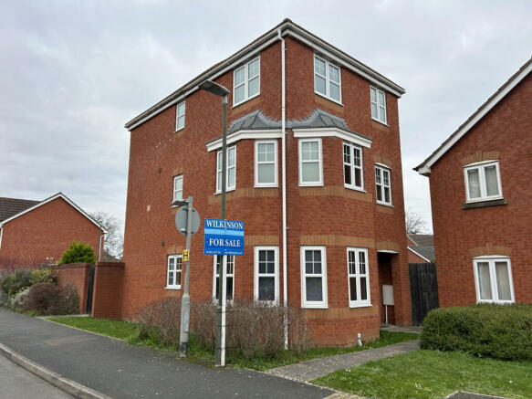 4 Bedroom Detached Town House for Sale