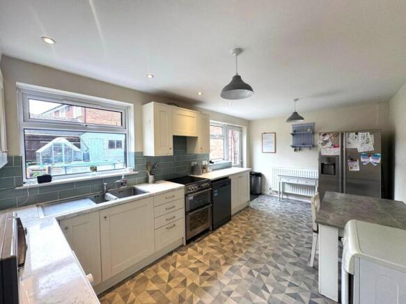 WhatsApp Image 2025-08-14 at 13.02.03_a531986d.jpg