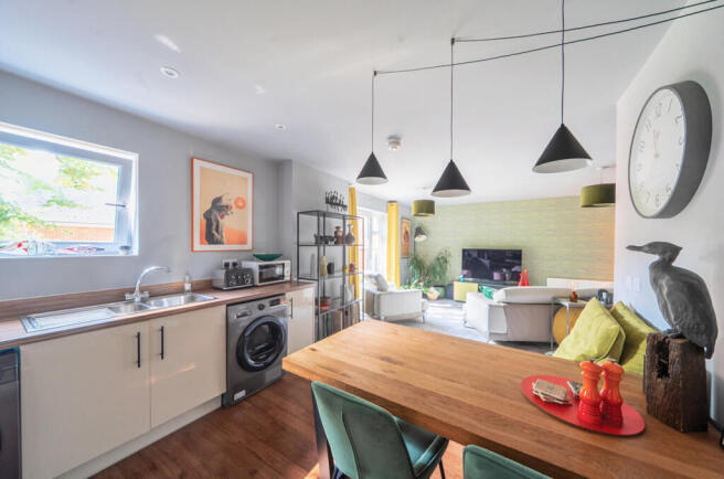 1348685-21-68bc29...