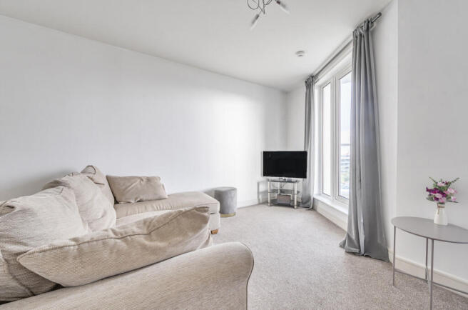 1347733-4-68b9b42...