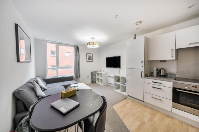 1359386-4-68e92c3...