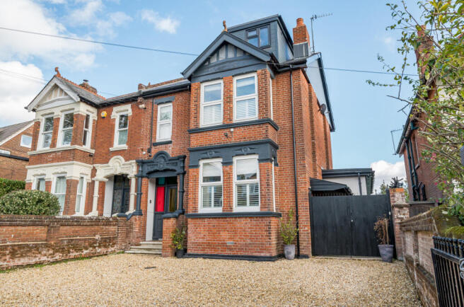 1372549-36-68fb7a...