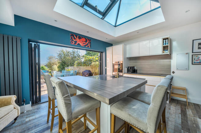 1372549-5-68fb780...