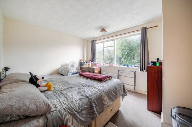 1376196-5-690c8e2...