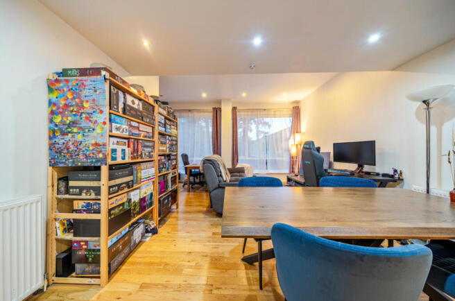 1373566-22-690a38...