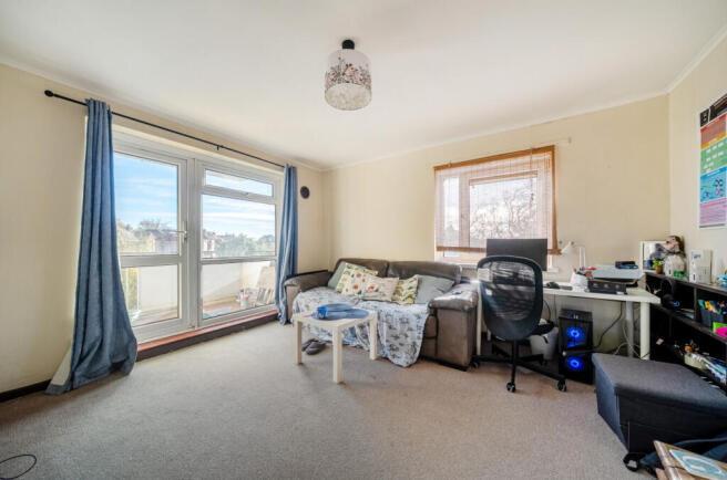 1383507-5-691f140...