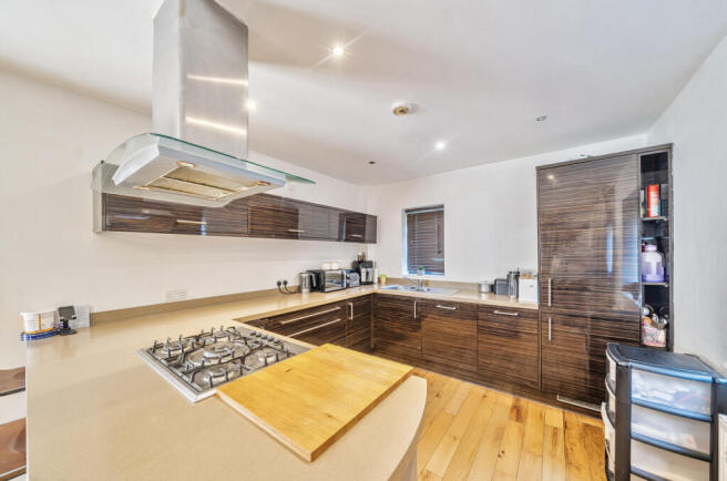 1303193-27-6839e8...