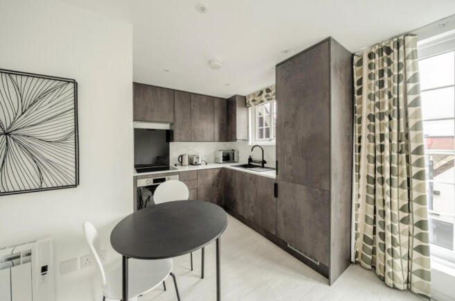 1403792-6-697b967...