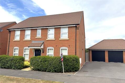 Titchener Way, Hook, RG27