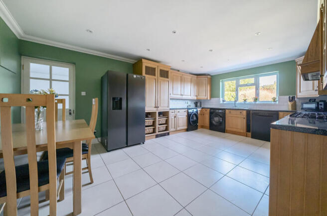 Kitchen/B'fast Room