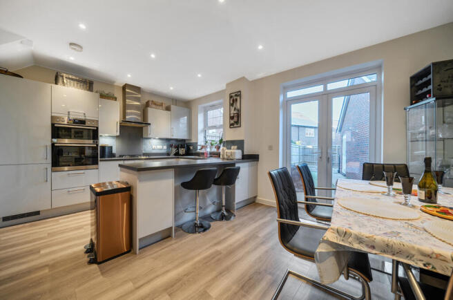 1384794-5-6926daa...