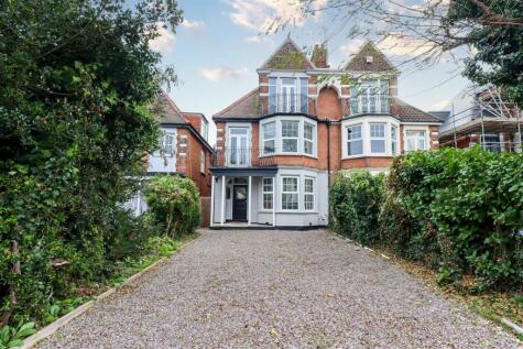 * OWN REAR GARDEN AND NEW LEASE * Crowstone Road, Westcliff-on-Sea