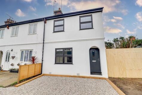 * SHOW HOME STANDARD * East Street, Southend-On-Sea
