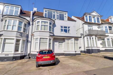 * SEA VIEWS AND PARKING * Palmerston Road, Westcliff-on-Sea