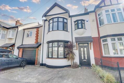 Woodfield Park Drive, Leigh-On-Sea