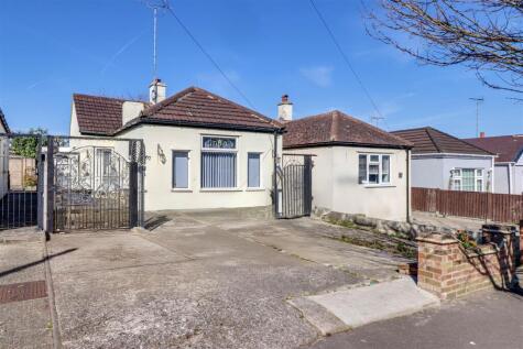 * HUGE POTENTIAL, WEST BACKING PLOT * Bellhouse Lane, Leigh-on-Sea