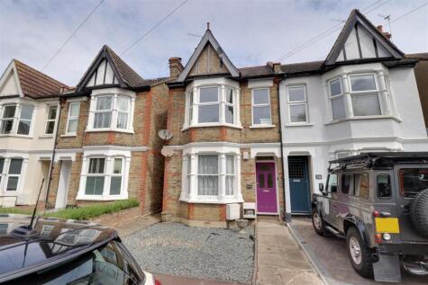 * OWN REAR GARDEN * Grange Road, Leigh-On-Sea