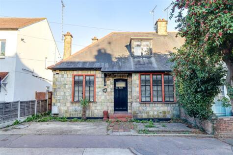 * STAR BUY * PARKING * Leigh Hall Road, Leigh-On-Sea