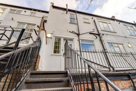 * EXTRA LARGE FLAT WITH SEA VIEWS * Hamlet Court Road, Westcliff-on-Sea