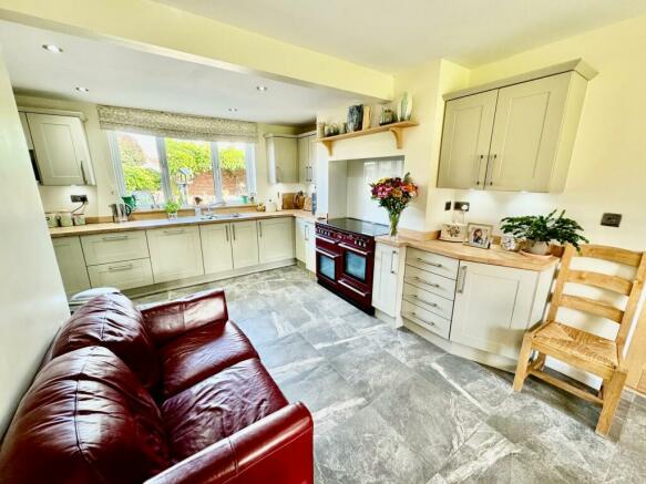 Kitchen / Dining Area