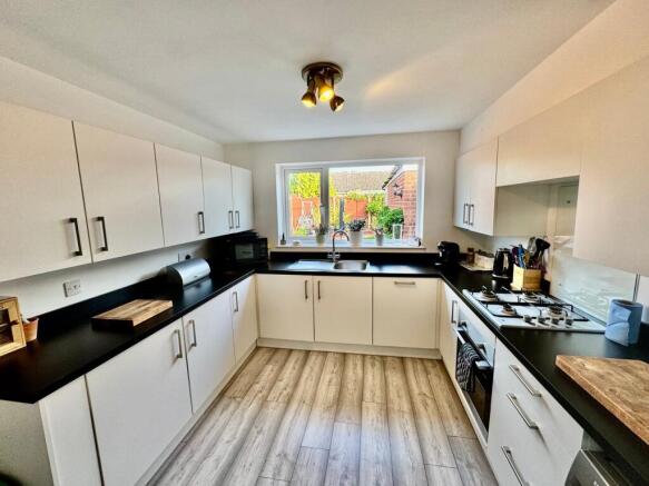 Fully Fitted Kitchen