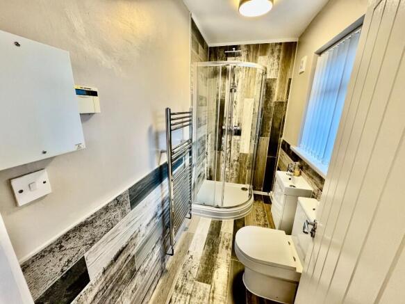 Shower Room / Cloakr