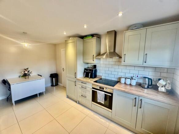 Kitchen / Dining Area