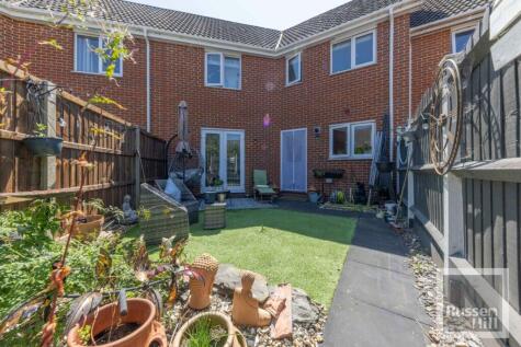 St Simon Close, Queens Hill