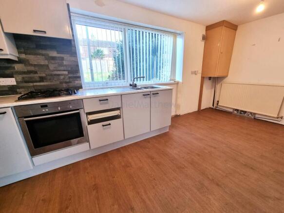 Kitchen/ Breakfast Room