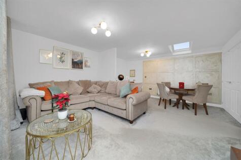 Freeman Close, Castle Hill, Ebbsfleet Valley