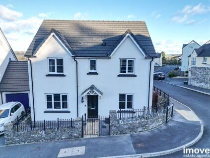 Horseshoe Drive, Newton Abbot, TQ12