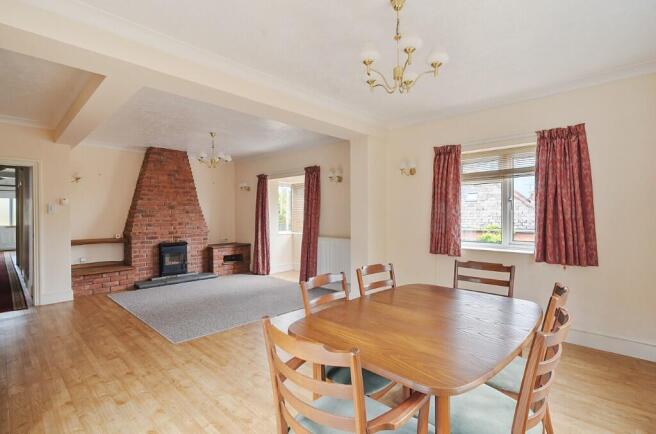 Sitting/dining room