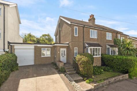 Kings Avenue, Denton