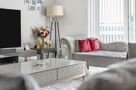 Stirling Drive, Luton, Bedfordshire, LU2