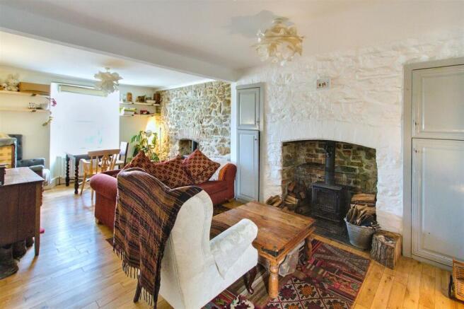 lounge/dining room